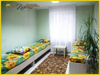 Хостел Подсолнух Барнаул Односпальная кровать в трехместном номере-4